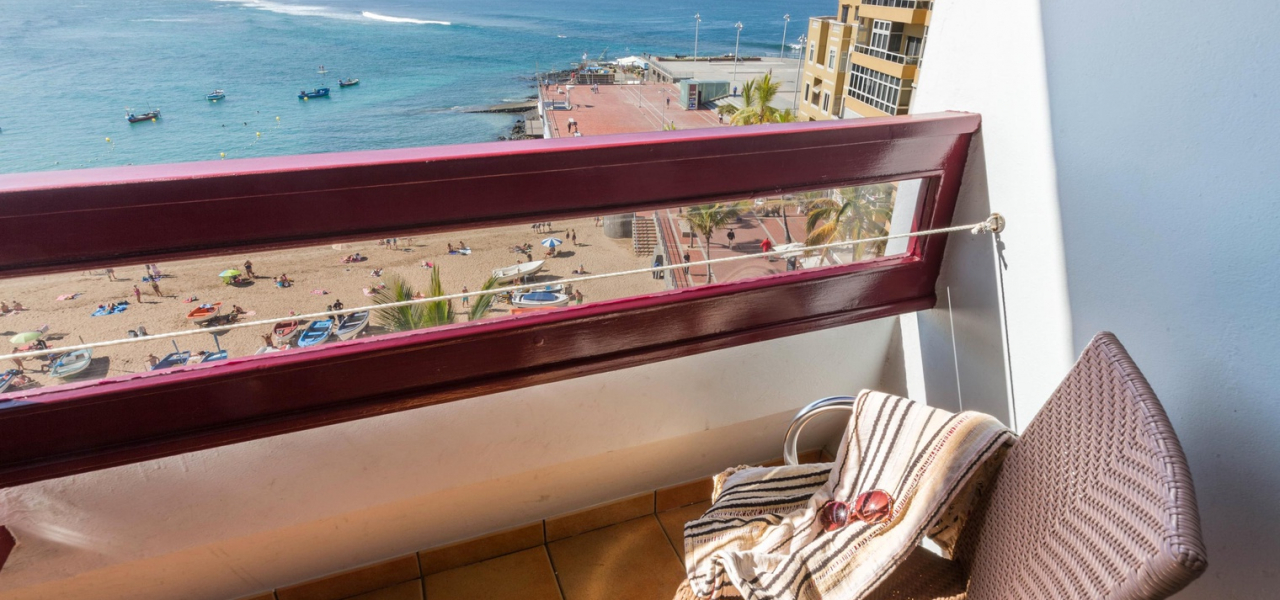 Terraza Vivienda Vacacional 50 Apartamentos Juan Pérez en Playa de las Canteras